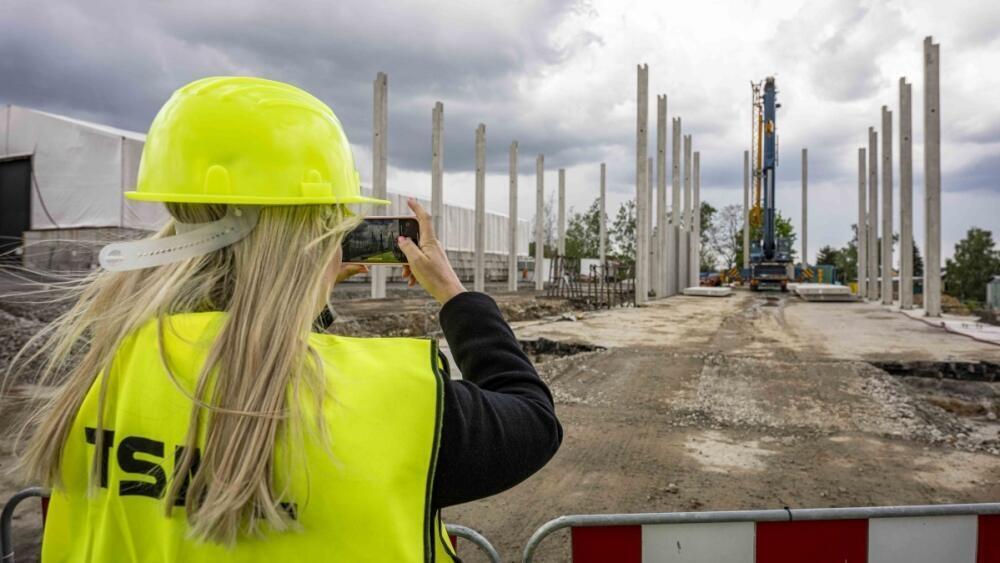 Zahájení stavby haly, archivní foto Artur Irma